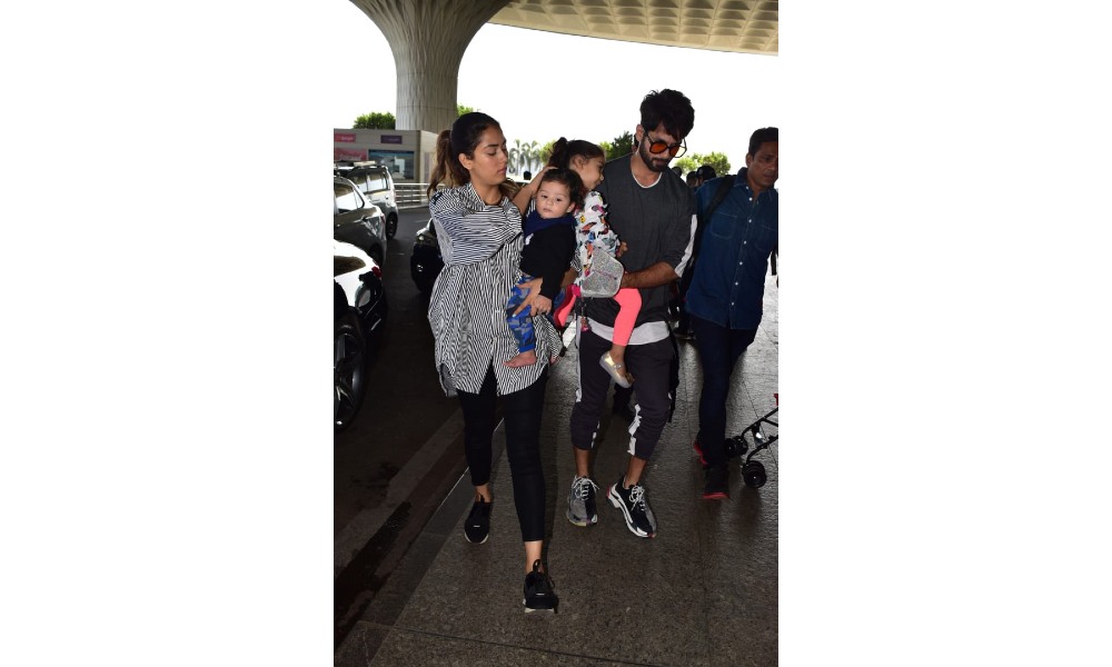 Shahid-Kapoor-leaves-for-singapore