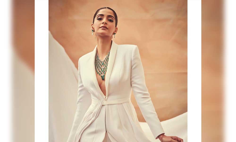 Sonam-Kapoor-first-red-carpet-outfit-Ralph-and-Russo-Cannes-2019