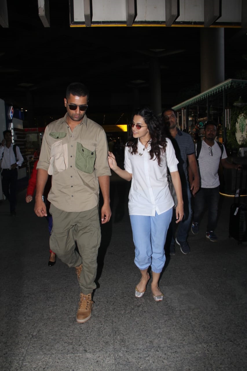Vicky-Kaushal-Taapsee-Pannu-at-the-airport-2