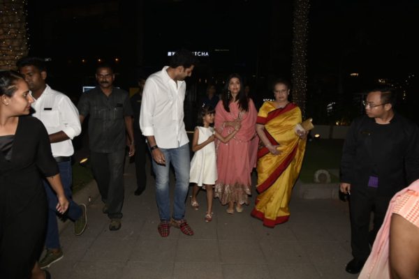 Aishwarya Rai Bachchan with Abhishek Bachchan, Aradhya and mum