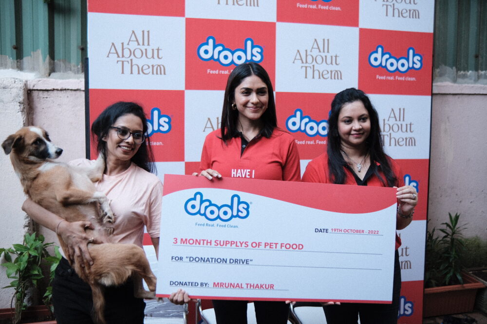 Mrunal-Thakur-donated-3-months-supply-of-pet-food-for-strays