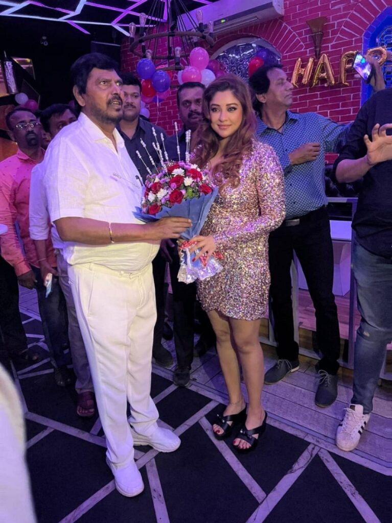 Bday-Girl-Payal-Ghosh-with-special-VIP-guest-Ramdas-Athawale-jpg