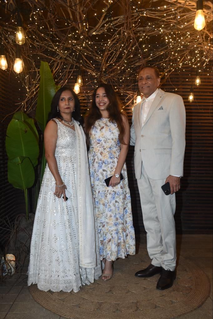  Kartik-Aaryans-family