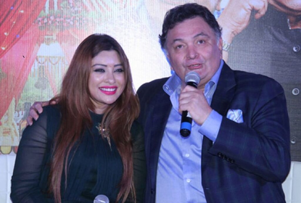 Payal-Ghosh-with-senior-co-star-Rishi-Kapoor-at-their-movie-event
