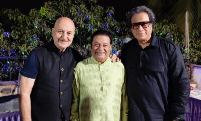 Anup.Jalota-flanked-by-Anupam-Kher-and-Talat-Aziz
