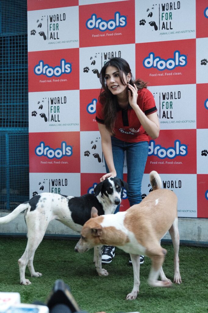 Rhea-Chakraborty-at-World-For-All-Animal-Care-Canine-Center-in-Mumbai