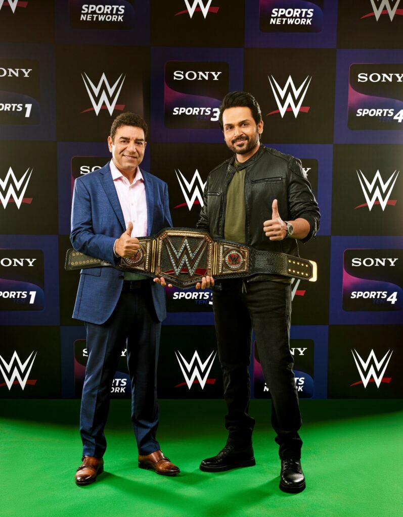 South-Indian-star-Karthi-and-Sony-Sports-Networks-Spokesperson-Mr.-Rajesh-Kaul-strike-pose-for-‘WWE-100-Shudh-Sports-Entertainment-campaign