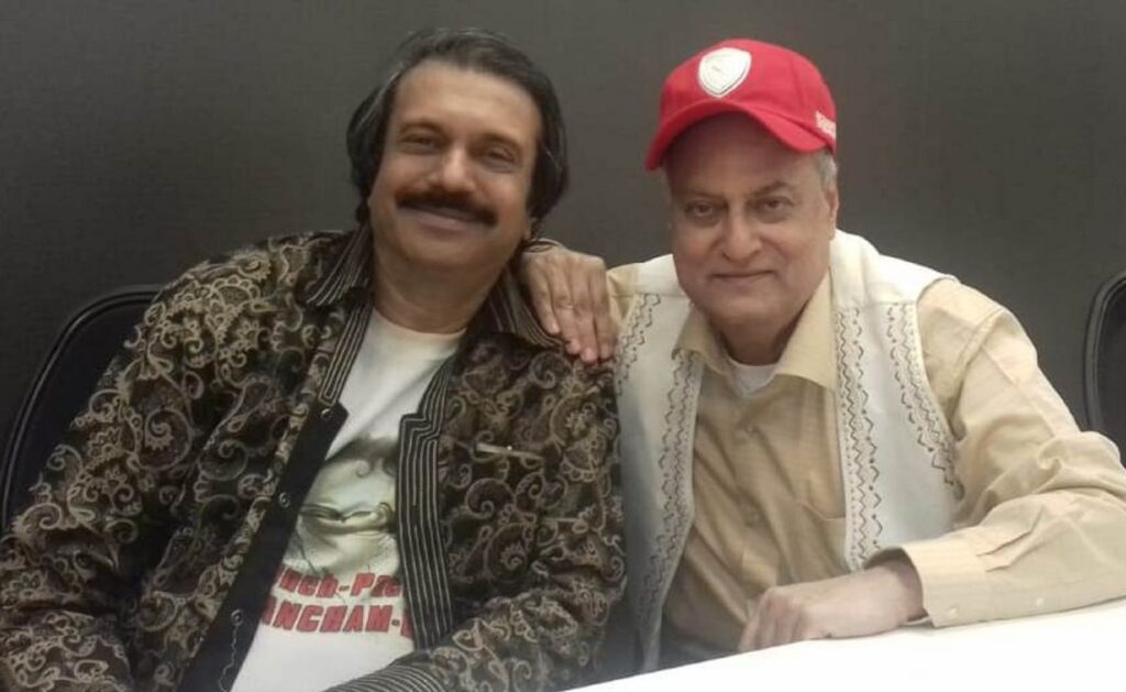 Rockstar-of-70s-Tariq-Khan-right-with-sr-film-journalist-Chaitanya-Padukone.jpg