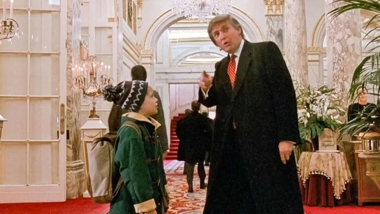 Donald Trump giving directions to Kevin McCallister in Home Alone 2 hotel lobby
